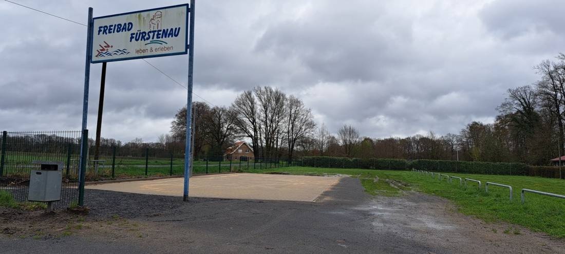 Wohnmobilstellplätze am Freibad — Campervan Site in Fürstenau