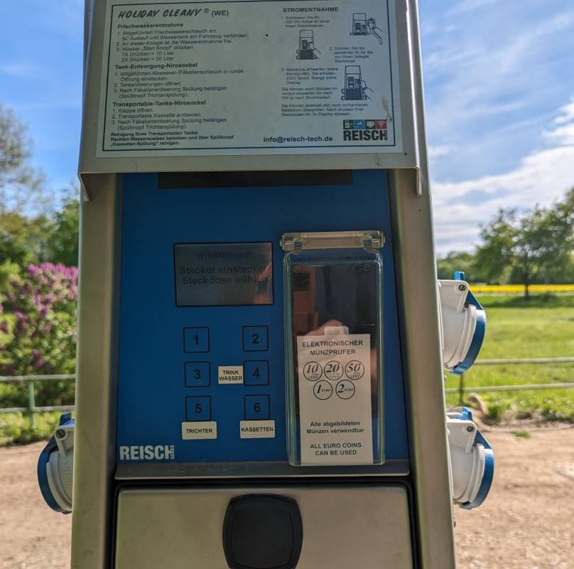 Stellplatz an der Feuerwehr — 露营车营地 in Munderkingen