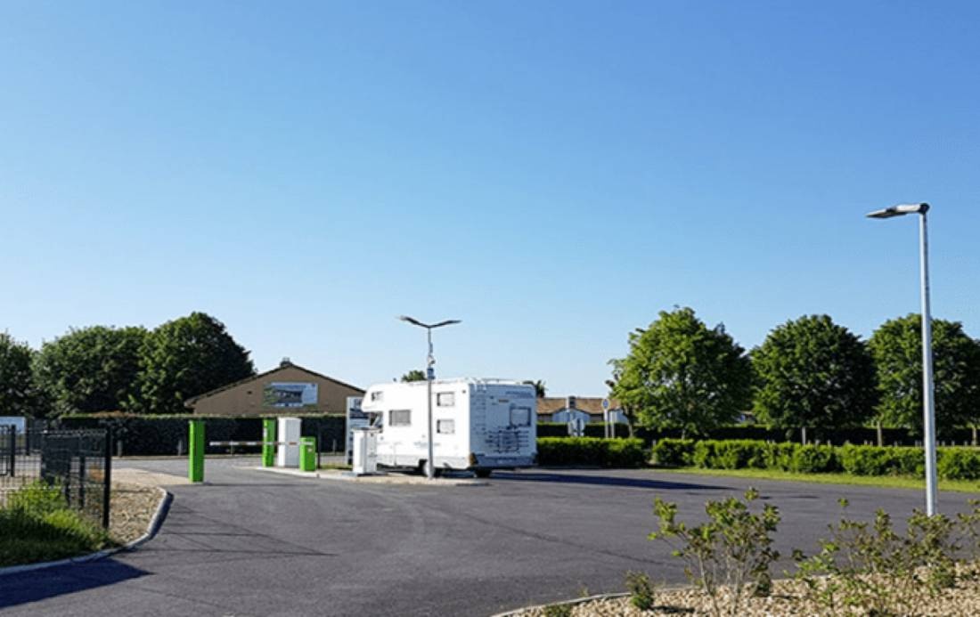 Aire de camping-car de Beaumont Saint-cyr — Campervan Site in Beaumont Saint-Cyr