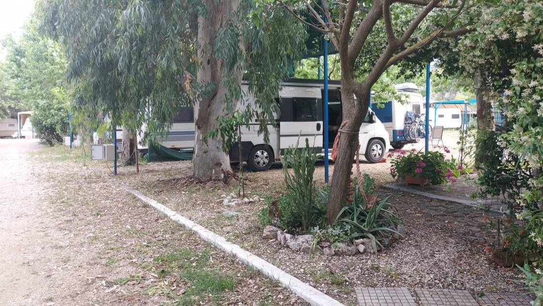 Ionien Camping — Campingplass in Mitikas