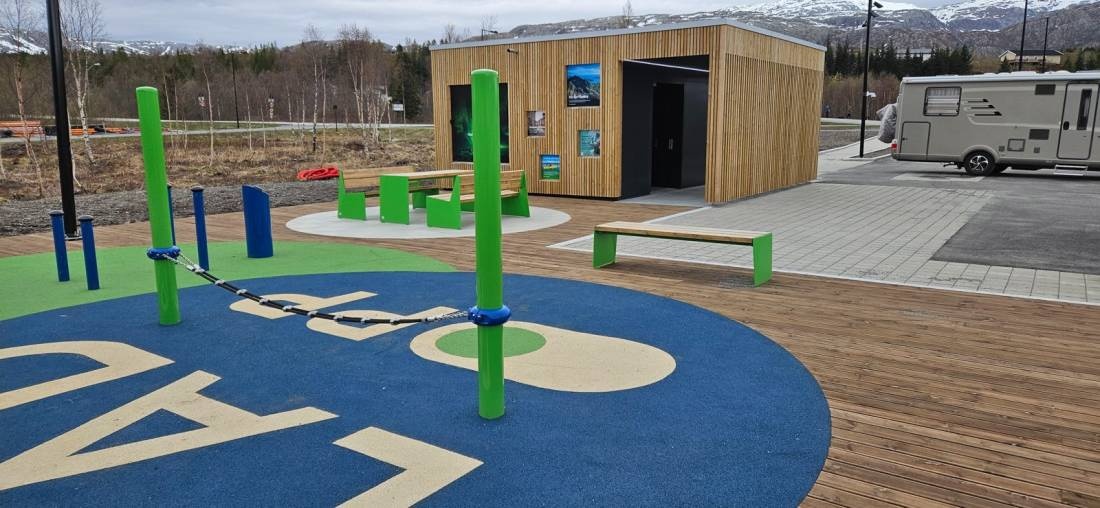 Leland Bobilparkering — Bobilplass in Leirfjord