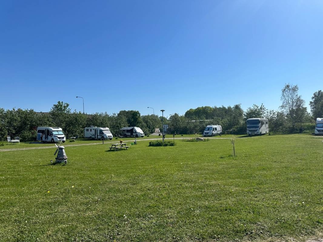 Ställplats Grimsholmen Brogård — Bobilplass in Falkenberg