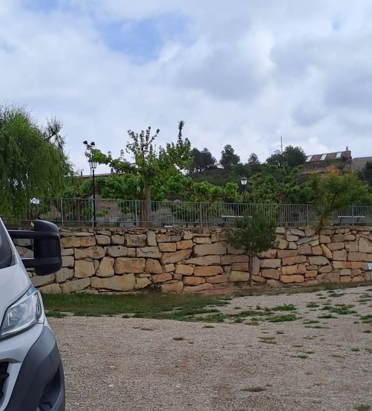 Àrea Autocaravanes de Fulleda — Karavan Sitesi in Fulleda