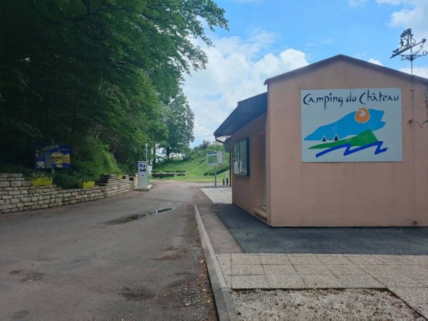 Stellplatz Val-de-Meuse, Montigny-le-Roi, le Château — Photo 3