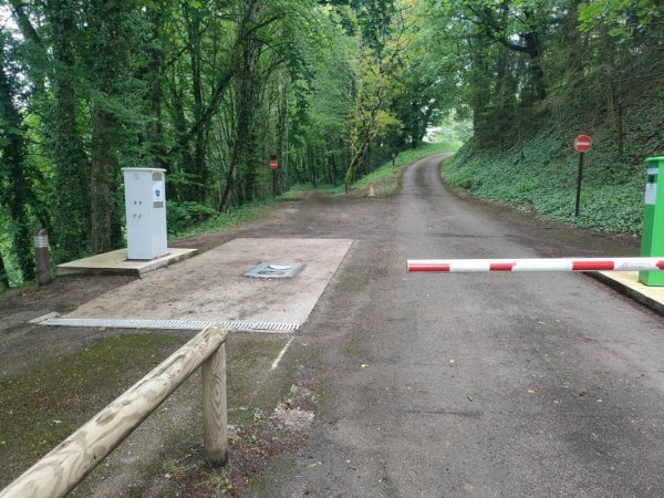 Stellplatz Val-de-Meuse, Montigny-le-Roi, le Château — Photo 4