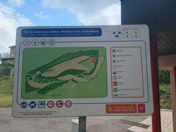 Stellplatz Val-de-Meuse, Montigny-le-Roi, le Château — Foto 6