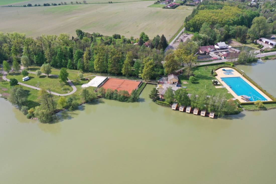 Schwimmbad und Campingplatz Broumar — Cámping in Opočno