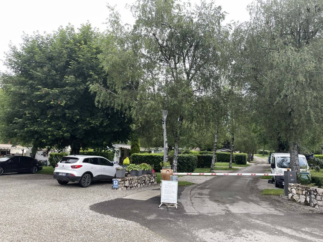 Camping la Ferme du Lac — Campingplats in Porte-de-Savoie
