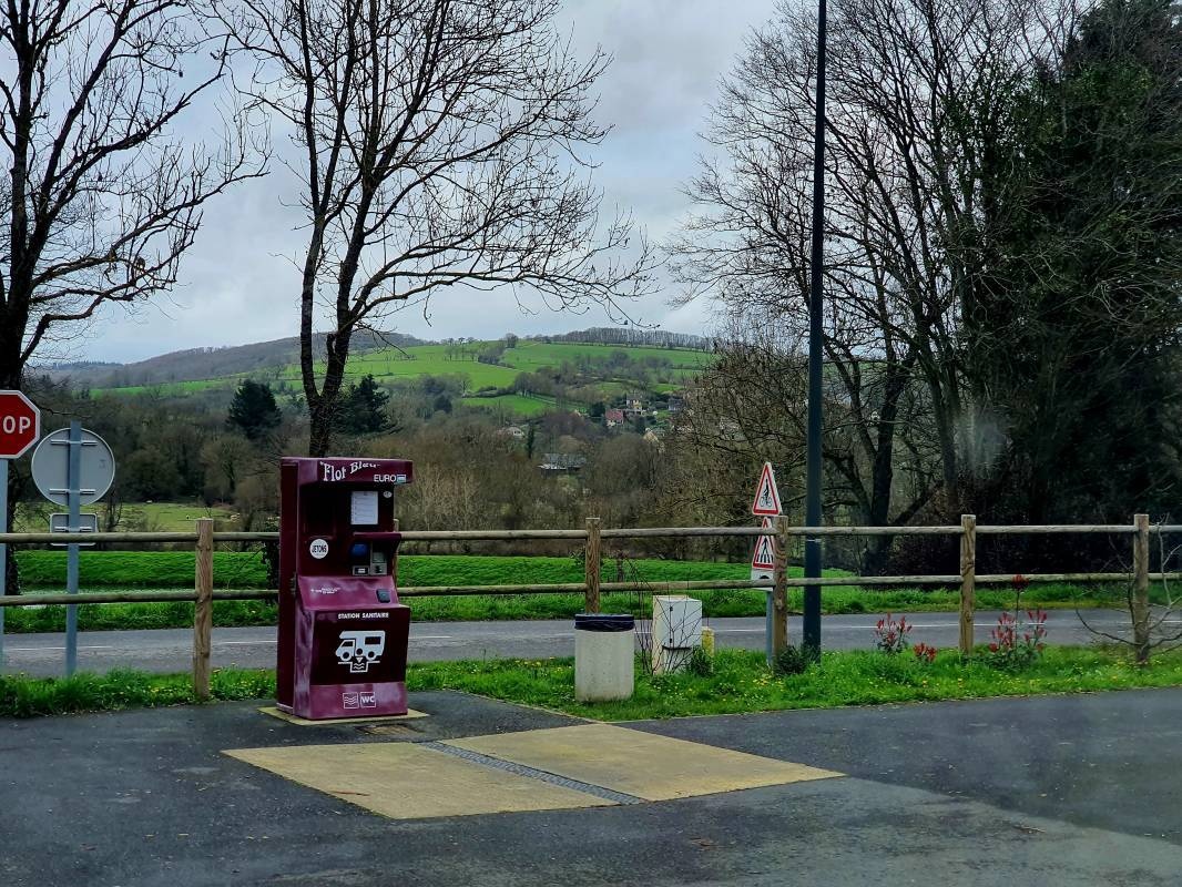 Stellplatz Saint-Rémy-sur-Orne — Karavan Sitesi in Saint-Remy