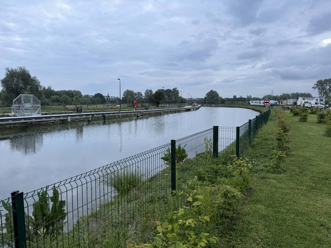 Stellplatz Aire-sur-la-Lys — 露营车营地 in Aire-sur-la-Lys