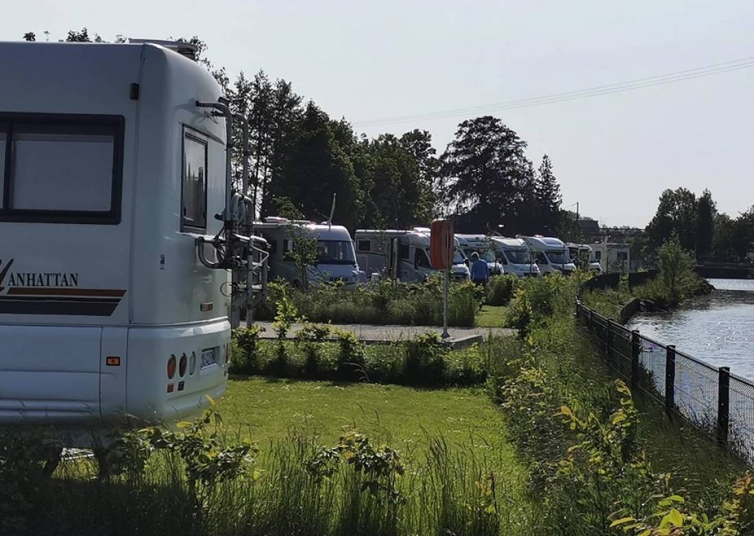 Stellplatz Aire-sur-la-Lys — Sp. parking dla kamperów in Aire-sur-la-Lys