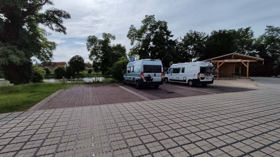 Stellplatz an der Saale Bad Dürrenberg — Karavan Sitesi in Bad Dürrenberg