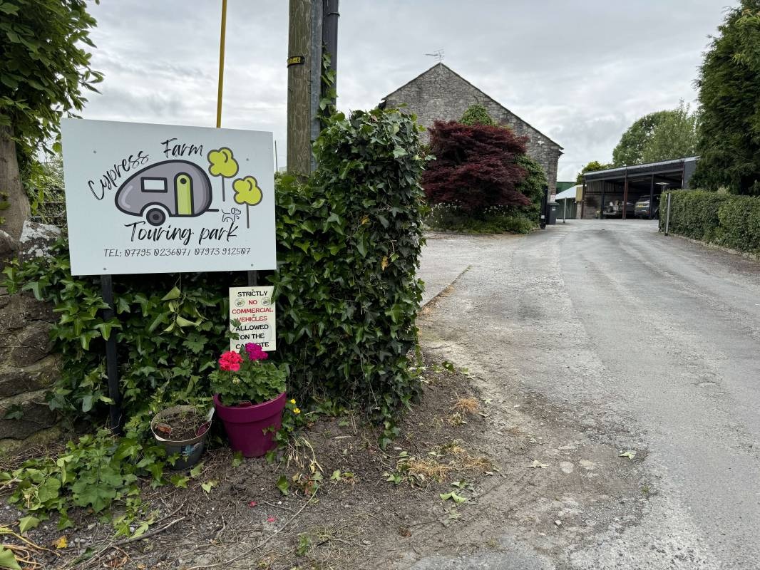 Cypress Farm Touring Caravan Park — 露营地 in Wick St Lawrence