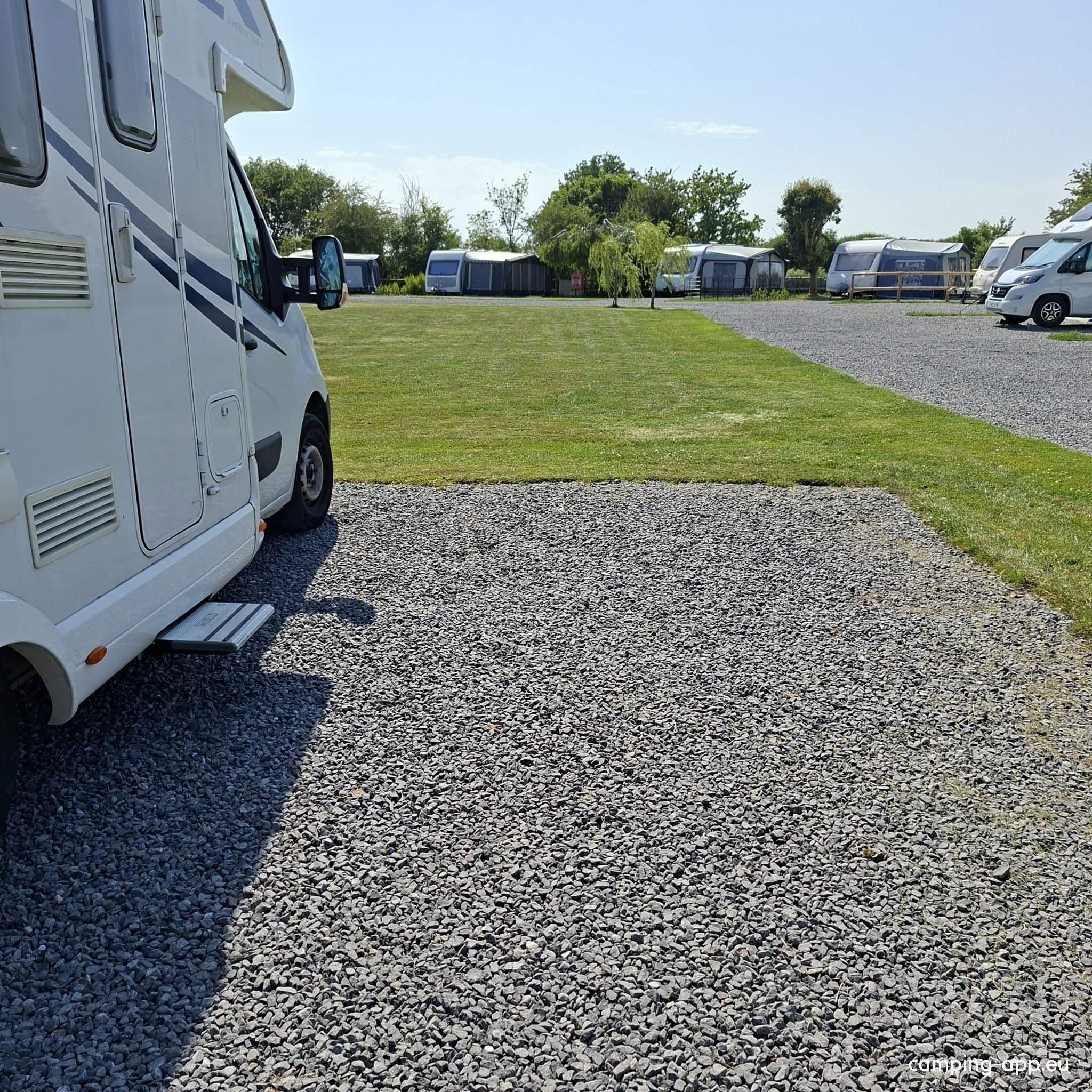 Cypress Farm Touring Caravan Park — Kamp yeri in Wick St Lawrence