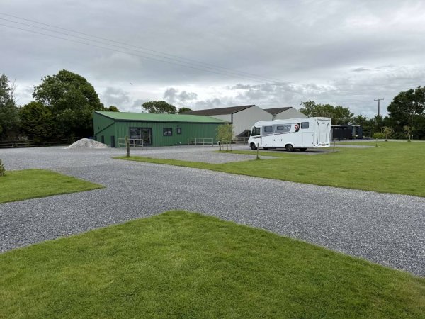 Cypress Farm Touring Caravan Park — Photo 2