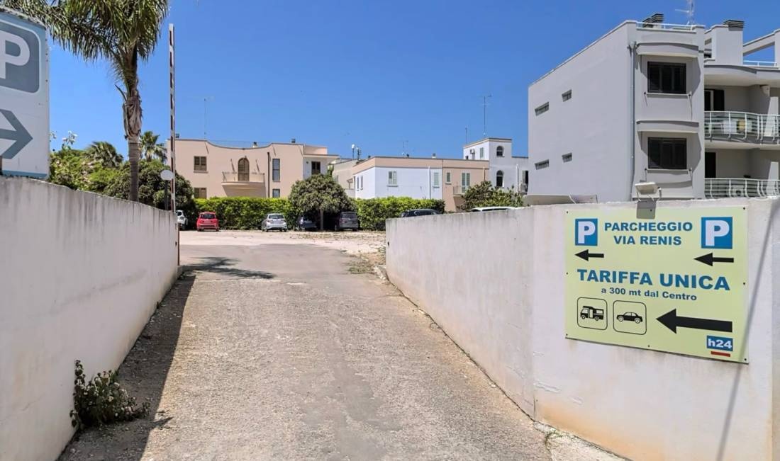 Parkplatz Via Renis — Sítio para autocaravanas in Otranto