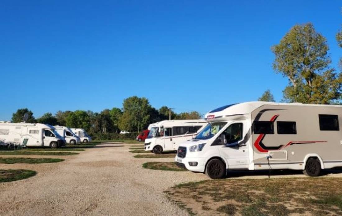 CampingCarPark Chailles — Ställplats in Chailles
