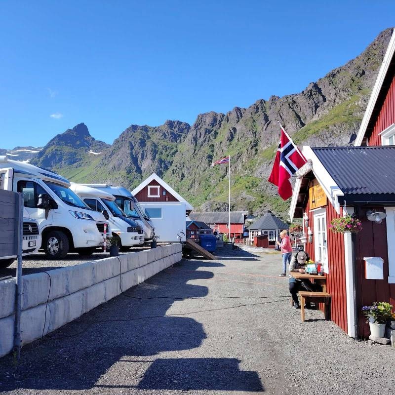 Å Feskarbrygga Rorbuer — Camperplads in Sørvågen