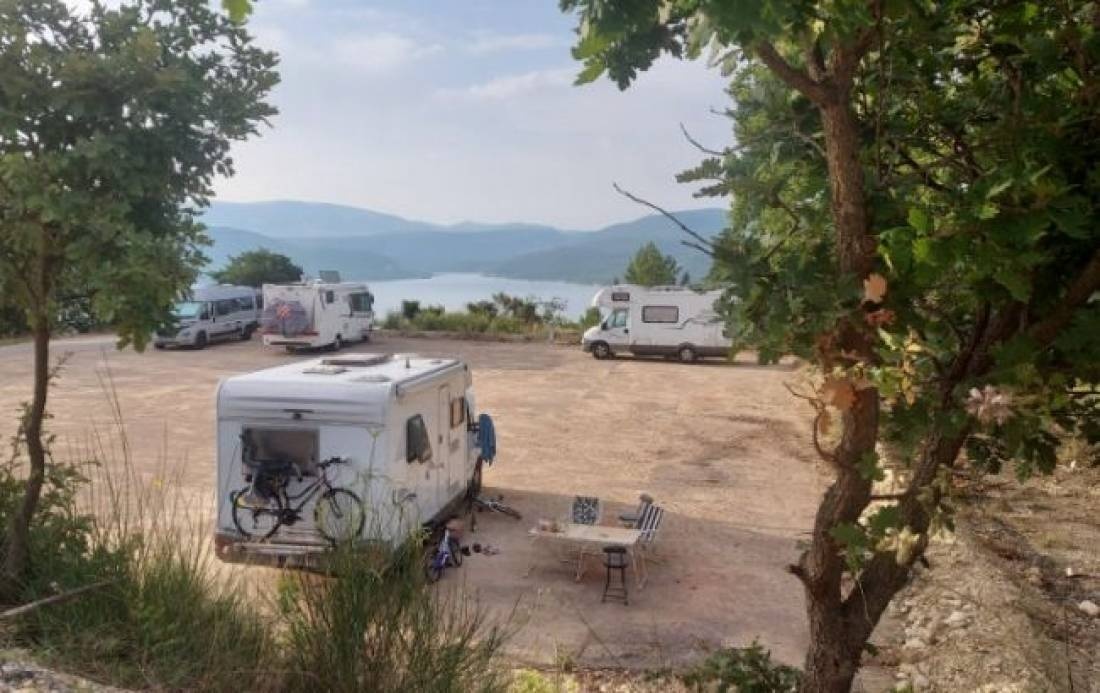Aire Camping-Car Park — Stellplatz in Sainte-Croix-du-Verdon