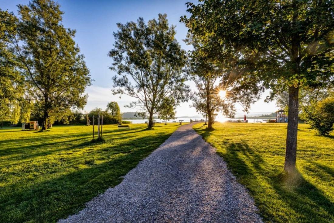 Strandbad & Camping Seekirchen — Campingplatz in Seewalchen