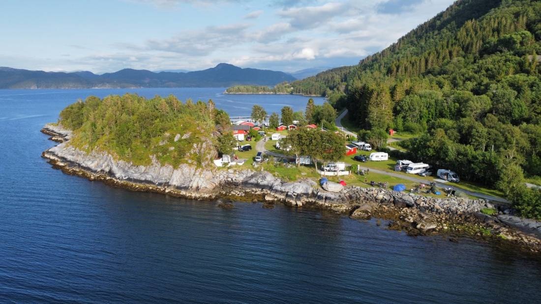 Magnillen Camping — Kamp yeri in Kvisvik