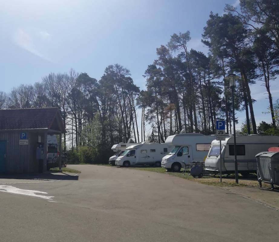 Wohnmobilstellplatz Igelsbachsee — Karavan Sitesi in Spalt