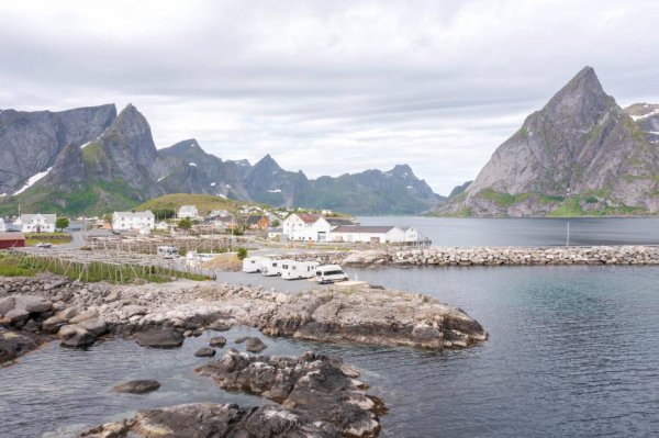Seaside caravan parking Olenilsøya — Photo 2