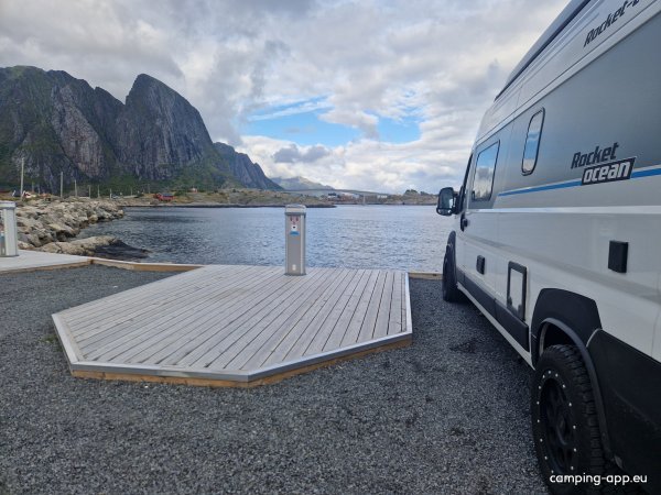 Seaside caravan parking Olenilsøya — Foto 3