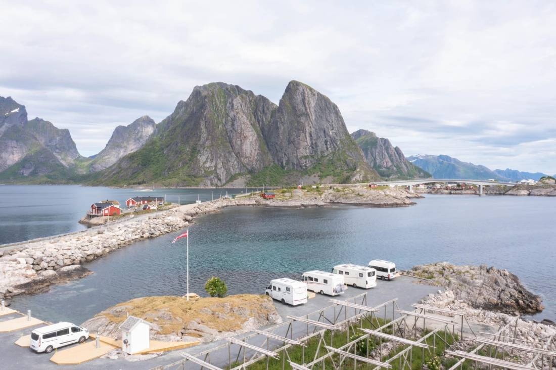Seaside caravan parking Olenilsøya — Area di sosta in Reine