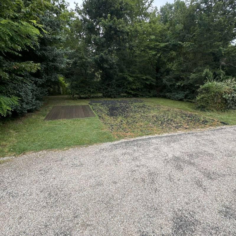 Stellplatz Bourret — Ställplats in Bourret