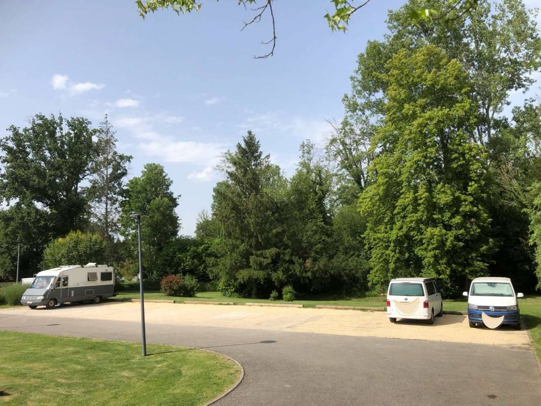 Stellplatz Eyzin-Pinet — Ställplats in Eyzin-Pinet