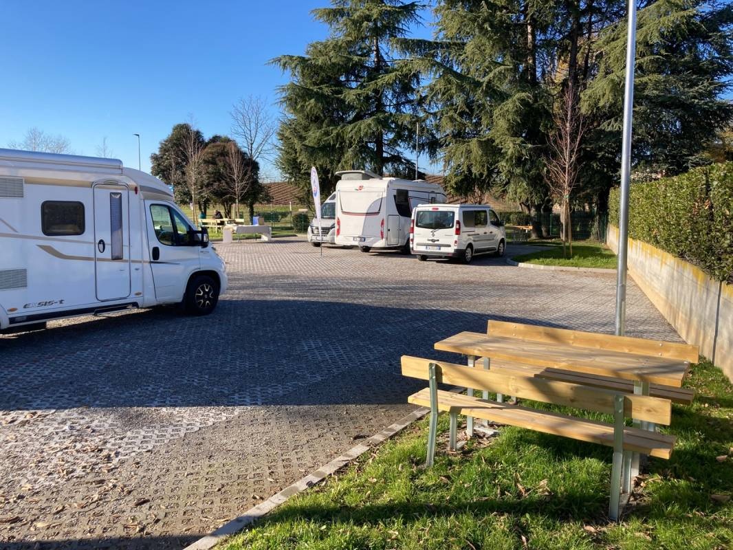 Area Camper Gussago — Місце для кемперів in Gussago