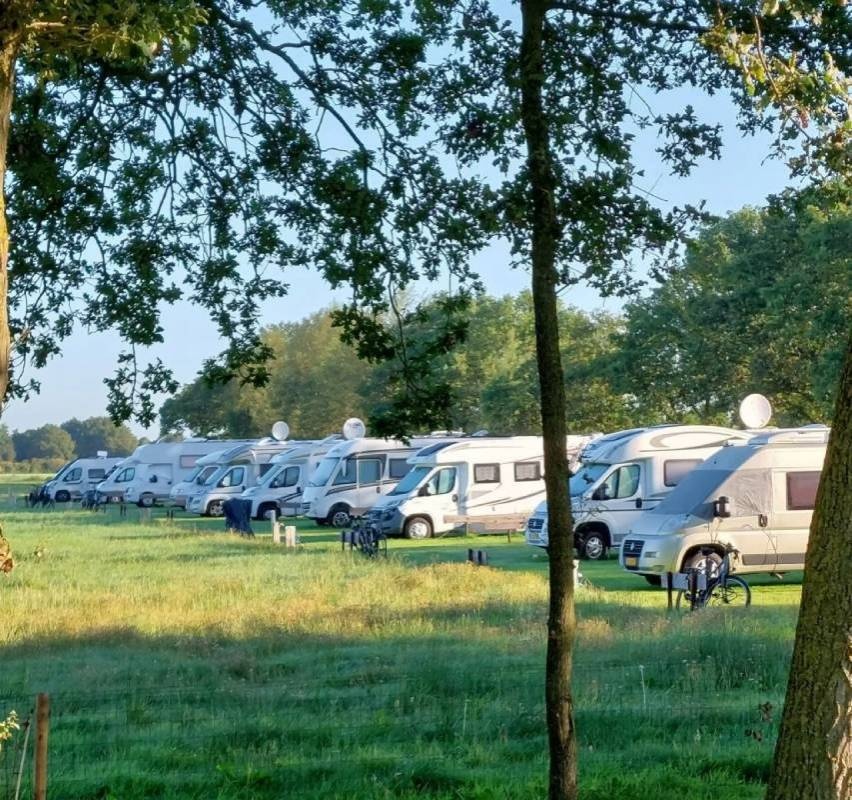 Camperplaats Het Lindedal — Stellplatz in Steggerda