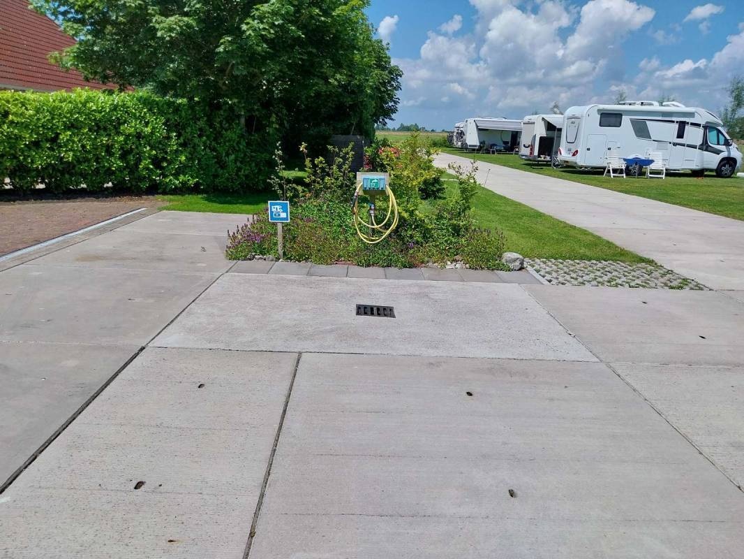 Camperplaats 't Westeind — Area Autocaravanas in Oosterzee