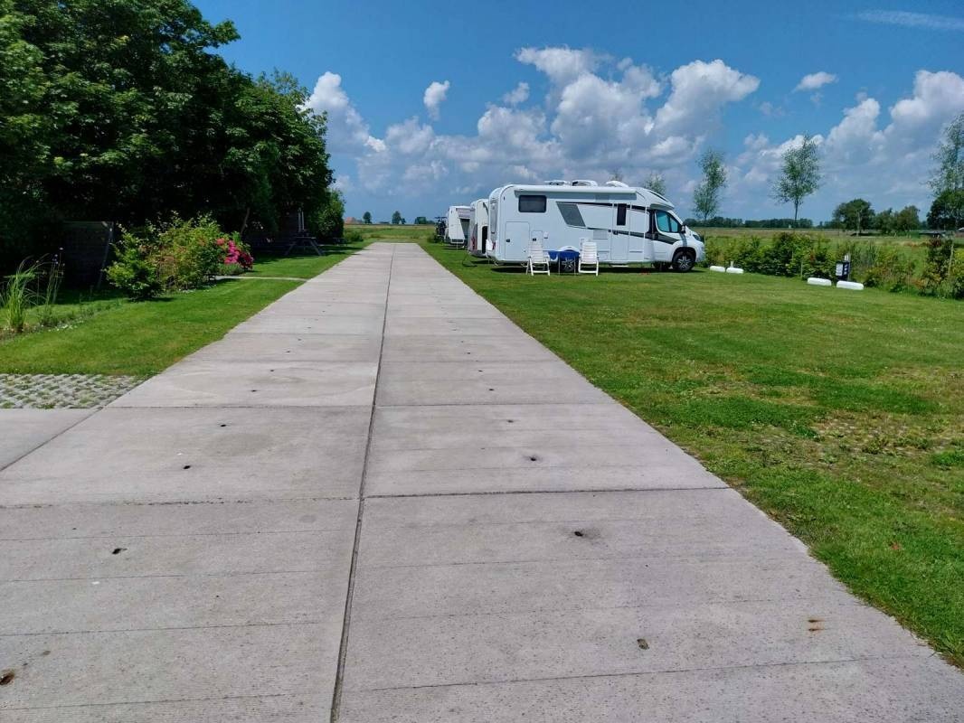 Camperplaats 't Westeind — Ställplats in Oosterzee