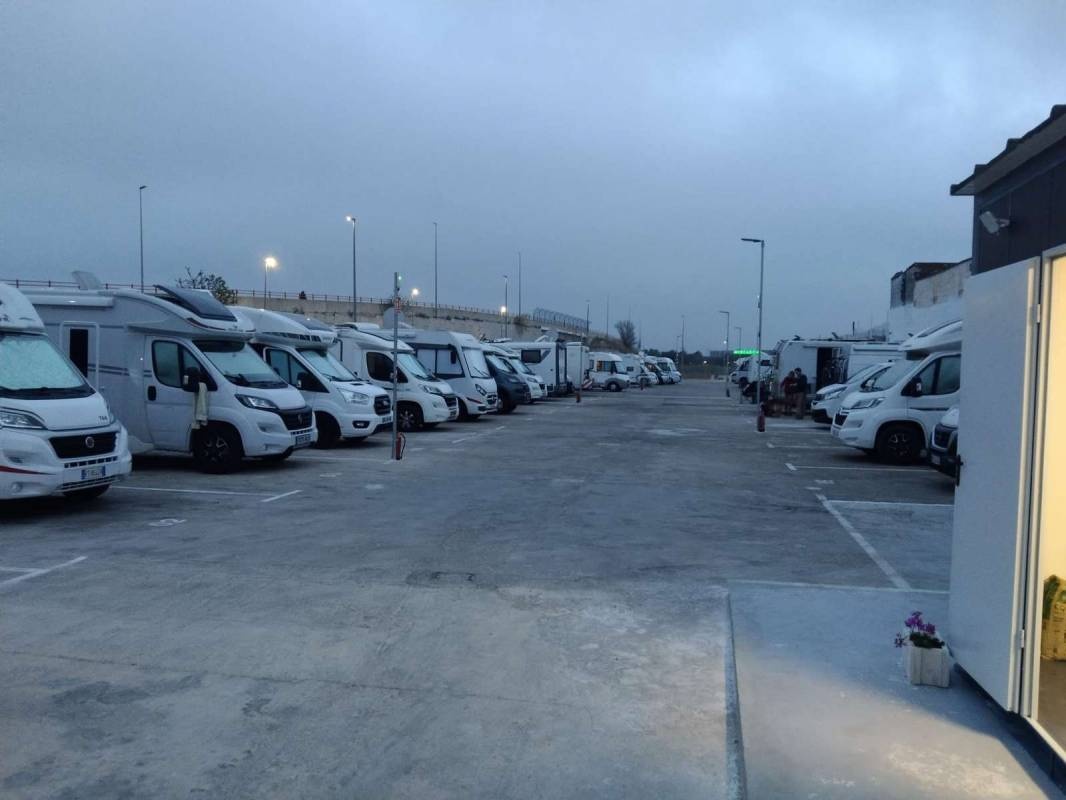 Camper Park Aldaia — Stellplatz in Aldaia