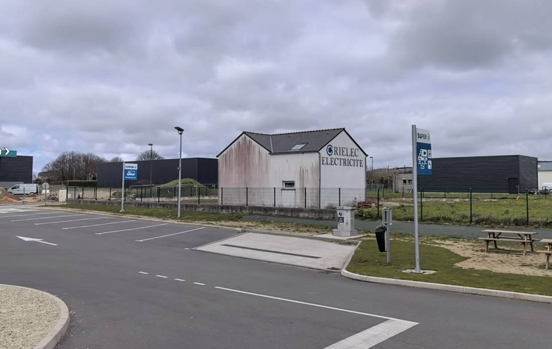 Stellplatz Plogonnec (Super U) — Sítio para autocaravanas in Plogonnec
