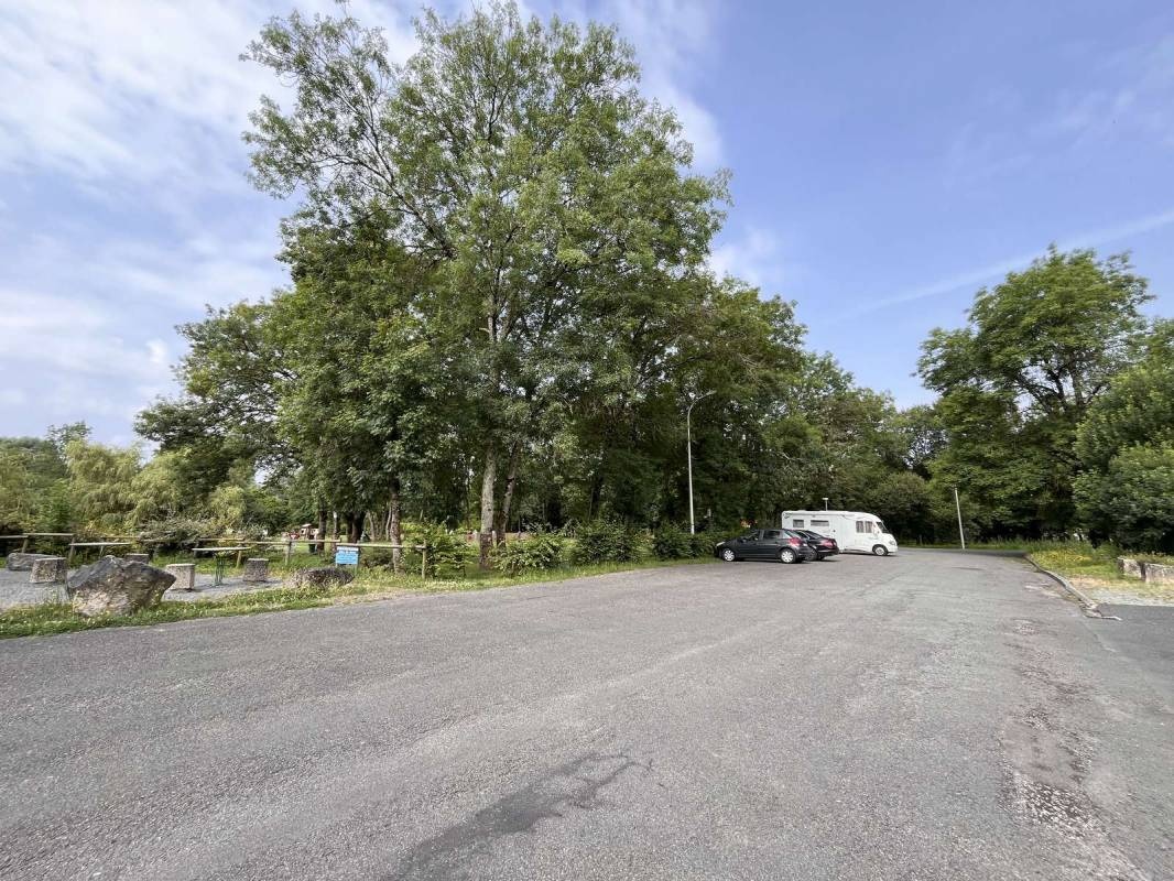 Stellplatz Chalais — Campervan Site in Chalais