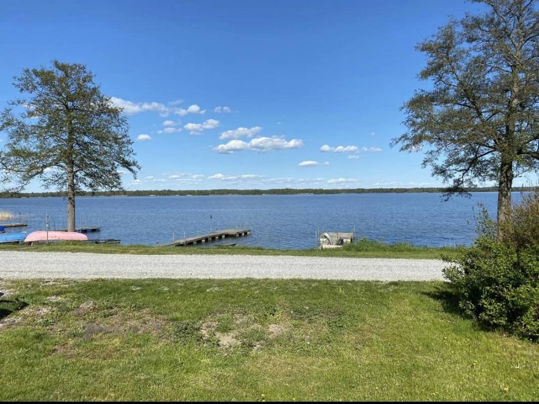 Hällarnas Camping — Camping in Arboga