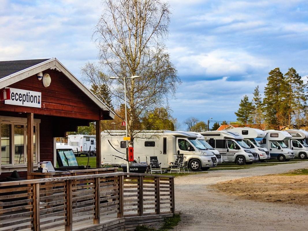 Mälarbadens Camping & Gästhamn — Місце для кемпінгу in Torshälla
