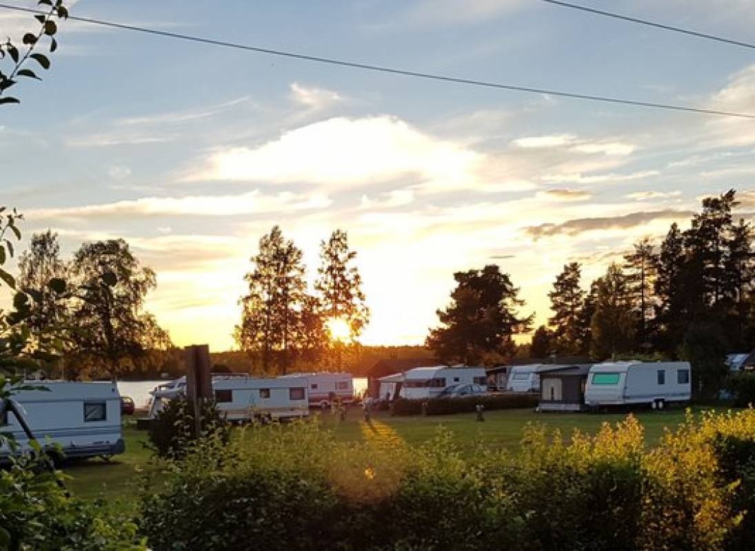 Högbacka Camping — Sítio de acampamento in Bergby