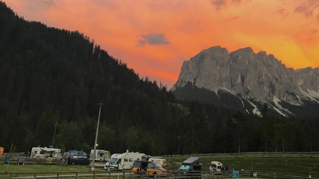Area sosta camper Sitting Bull Ranch — Aire camping car in Longiarù