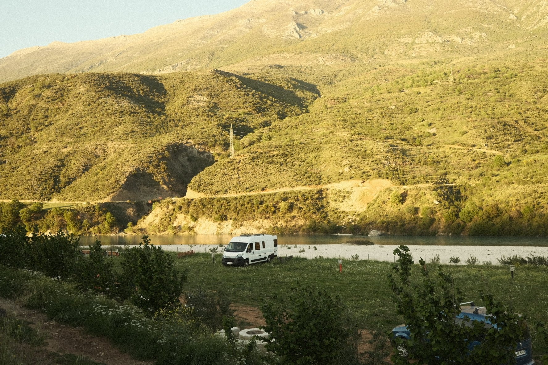 Rv Parking & Camping Wild River — QuickStop in Qendër Tepelenë
