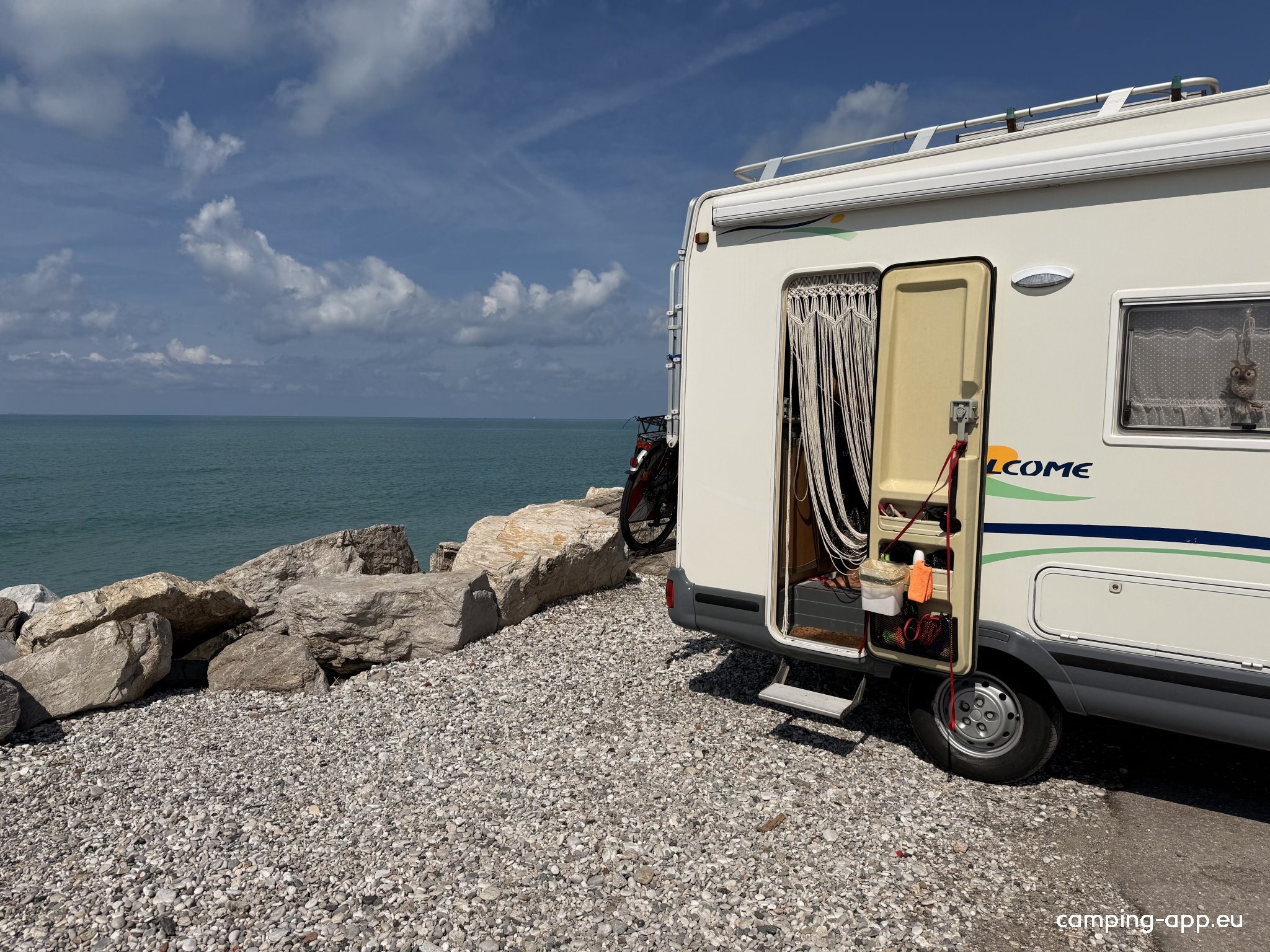 Wohnmobil Stellplatz — Sp. parking dla kamperów in Marina di Pisa
