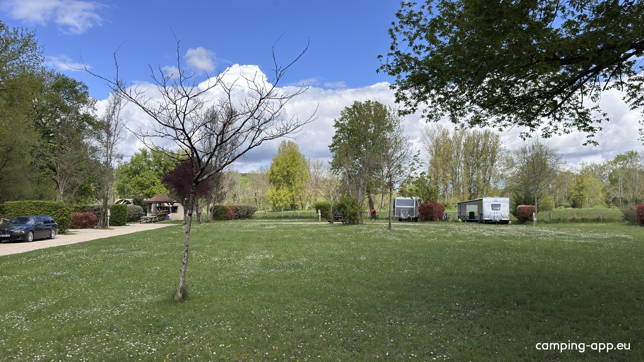 Camping Au Fil de’l Eau — Area da campeggio in Antonne-et-Trigonant