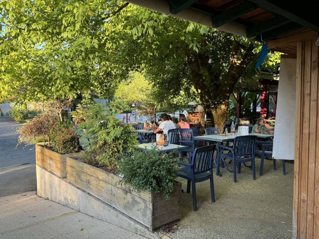 Camping Au Fil de’l Eau — Campingplats in Antonne-et-Trigonant