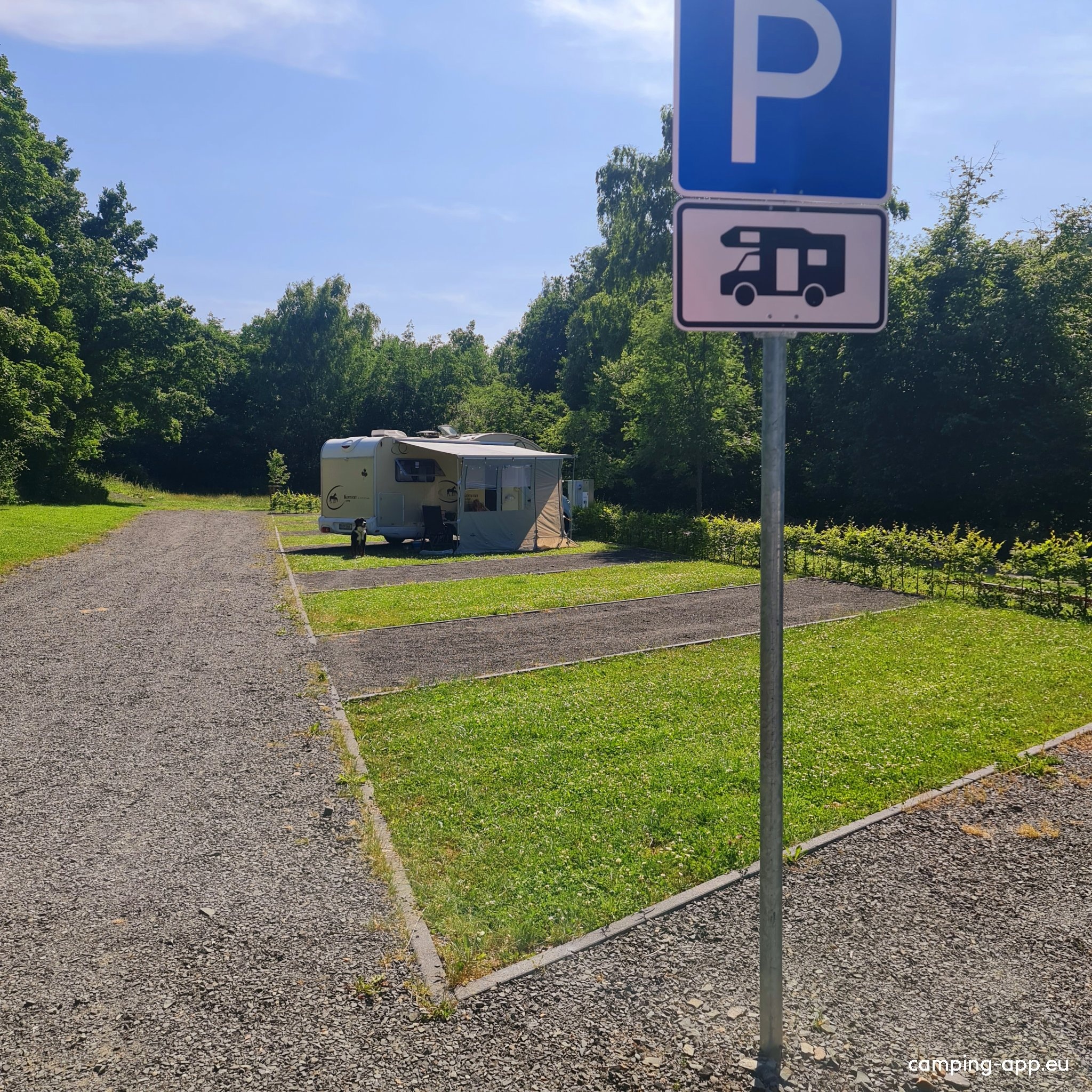 Gemünden Freibad — Camperplads in Gemünden