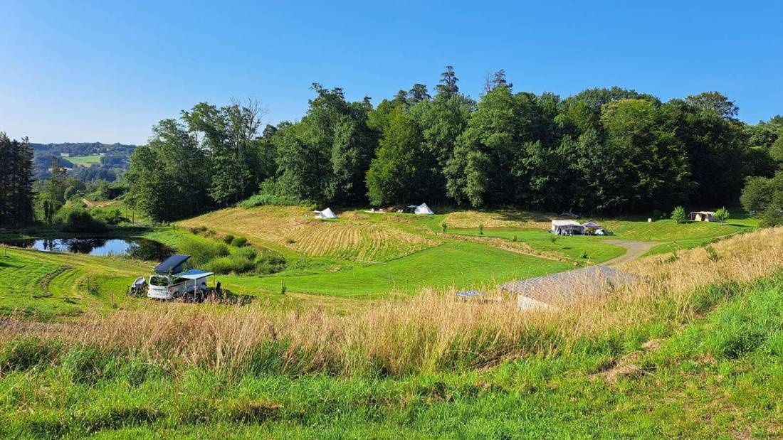 Gites et Camping Le Vallon d'Estivaux — Sítio de acampamento in Estivaux