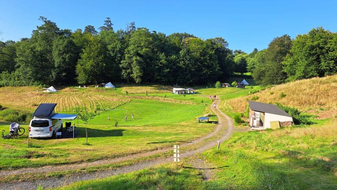 Gites et Camping Le Vallon d'Estivaux — Cámping in Estivaux