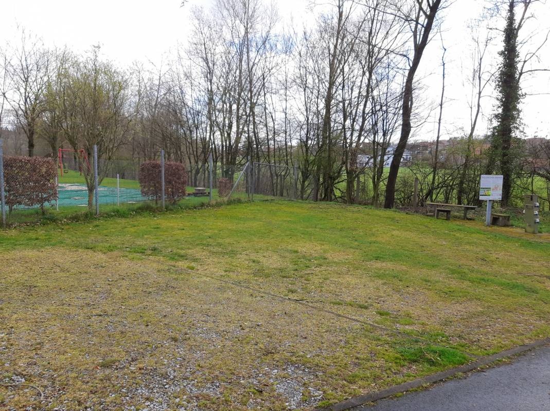Wohnmobilhafen Atteln Naturbad — Sítio para autocaravanas in Lichtenau